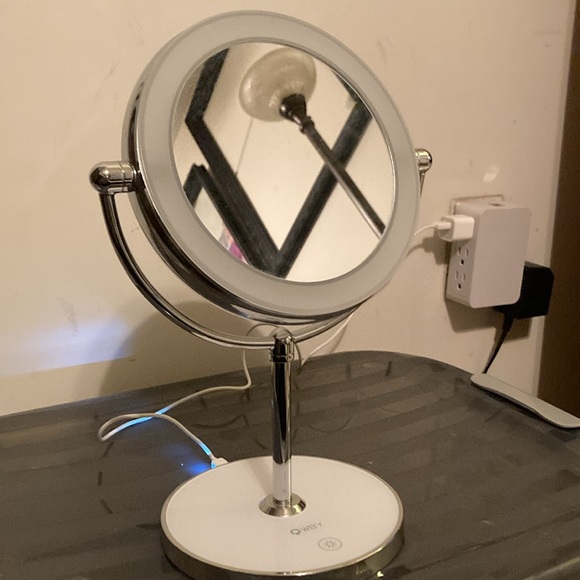 Magnify Table Top Lighted Mirror - Picture 2 of 6